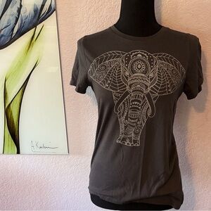 Women’s shirt size medium